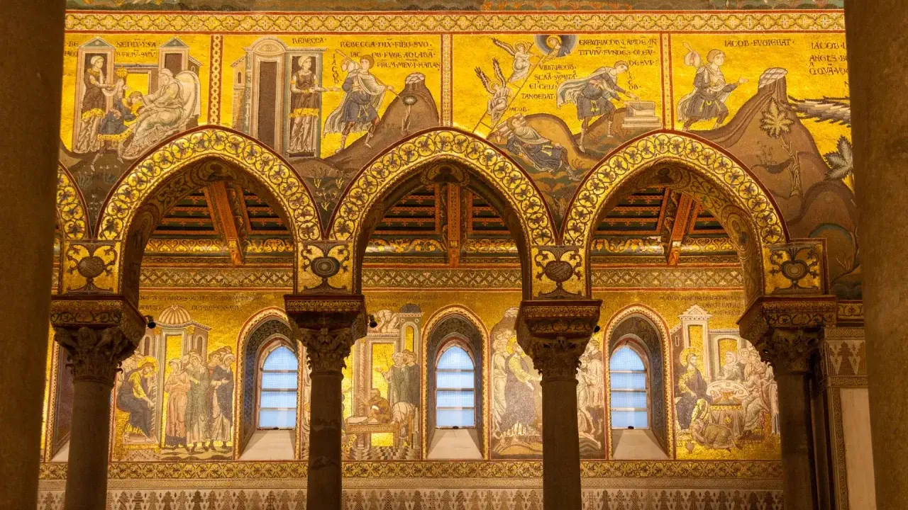Mosaici dorati del Duomo di Monreale: curiosità bibliche con scene di Giacobbe e Rebecca.
