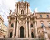 Duomo di Siracusa, un gioiello del centro storico di Ortigia. Imperdibile per chi cerca cosa vedere in Sicilia.