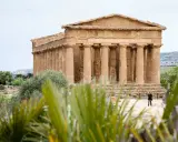 Tempio dorico nella Valle dei Templi, un luogo dove si può immaginare quanti templi ci sono.