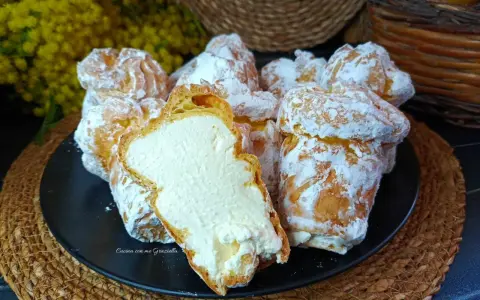 Lulu messinese, dolci bignè ripieni di crema soffice, spolverati di zucchero a velo, un vero piacere per il palato.