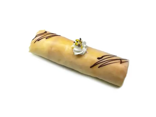 Dolce rotolo glassato con cioccolato e panna, un delizioso dito d'apostolo pronto da gustare.