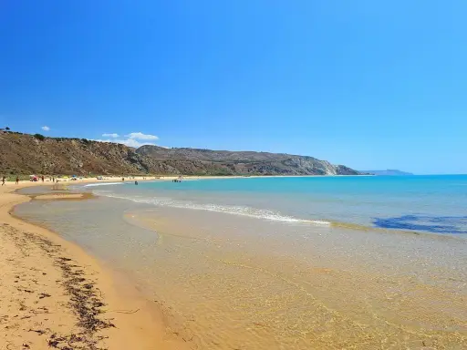 Spiaggia Torre Salsa: un paradiso di sabbia dorata e mare cristallino. Scopri come arrivare in questo angolo di Sicilia.