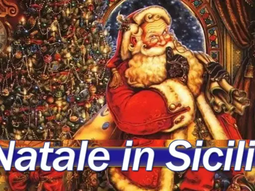 Babbo Natale sorride accanto a un albero addobbato, evocando le tradizioni natalizie siciliane.